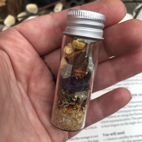 Luck / Prosperity Charmed Spell Bottle - Picture 5 of 11